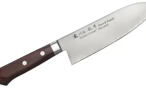 Nóż santoku - odkryj jego wszechstronność w kuchni i zastosowania