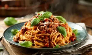Spaghetti z mięsem drobiowym - zdrowa alternatywa dla bolońskiego