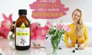 Kobieta z uśmiechem trzyma butelkę oleju z wiesiołka, sugerując jego pozytywne efekty dla skóry i zdrowia.