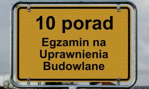 Żółty znak drogowy z napisem "10 porad. Egzamin na Uprawnienia Budowlane".