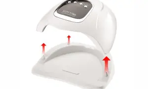 Biała lampa do paznokci hybrydowych SUN X15 MAX z odłączaną podstawą i czerwonymi strzałkami.