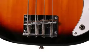 Część korpusu instrumentu z gryfem, z widocznym mostkiem i strunami.