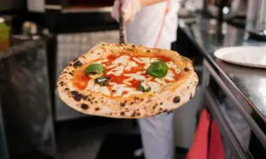 Ile kosztuje pizza? Sprawdź ceny i najlepsze oferty w restauracjach