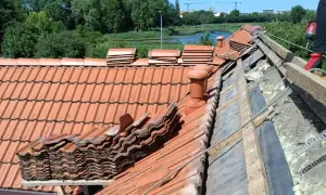 Zmiana dachu: Pozwolenie, zgłoszenie czy bez formalności? Poradnik