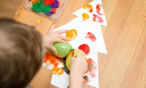Zajęcia sensoryczne w przedszkolu: jak rozwijać zmysły dzieci?