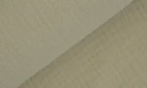 Miękki, beżowy muślin bawełniany dla dzieci, idealny na otulacze i pościel. Delikatna tkanina zapewni komfort maluchom.