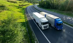 Deux camions circulent sur une autoroute. La question de la carte entreprise chronotachygraphe est elle obligatoire pour ces véhicules.