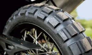 Szerokość opony enduro: 120 czy 140 mm? Ekspert radzi!