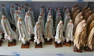 Pamiątki z Fatimy: Co wybrać? Przewodnik po dewocjonaliach i skarbach