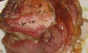 Soczysta, najlepsza golonka gotowana i pieczona, z chrupiącą skórką i aromatycznymi przyprawami.