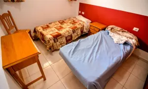 Czy można wynająć pokój w hotelu nie mając 18 lat? Oto prawda!