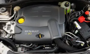 Silnik Renault 1.5 dCi, nowoczesny silnik czterosuwowy, gotowy do pracy.