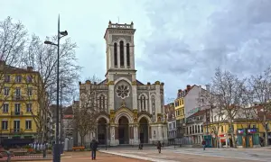 La basilique Saint-Étienne, un joyau architectural, invite à la découverte. Que faire à Saint-Étienne ? Visitez ce monument historique et explorez ses environs.