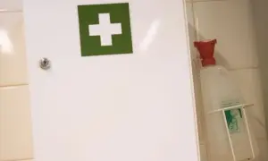 Pierwsza pomoc w pracy: Jak często szkolić pracowników?