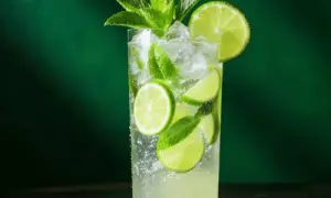 Orzeźwiające drinki z syropem miętowym, które musisz spróbować