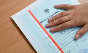 Gdzie można kupić świadectwo szkolne? Sprawdzone źródła i porady