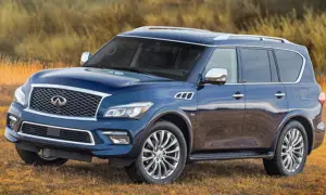 Granatowy Infiniti QX80 na tle jesiennej łąki. Luksusowy SUV gotowy na przygodę.