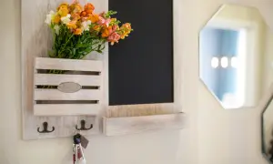 Szafka na klucze DIY z ramki: Od chaosu do porządku w 1 dzień!