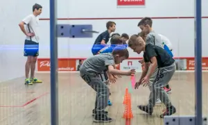 Squash dla dzieci - jak rozwijać umiejętności i pewność siebie