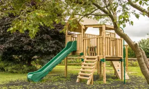 Jak zbudować plac zabaw z drewna? Kompletny poradnik DIY