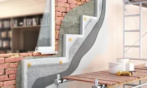 Dettaglio costruttivo di un cappotto termico esterno con isolante, rete e intonaco. Il miglior intonaco per cappotto esterno garantisce protezione e finitura.