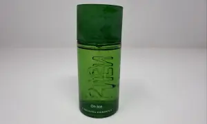 Zielona butelka perfum Carolina Herrera 212 Men On Ice.