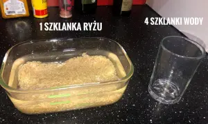 Szklanka ryżu w wodzie i pusta szklanka obok. Przygotowanie do gotowania ryżu, gdzie woda ryżowa będzie kluczowa.
