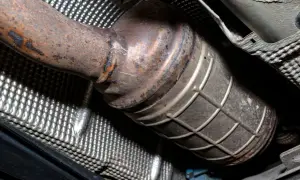 Rdza na rurze wydechowej i filtrze DPF. Zastanawiasz się, ile trwa wypalanie dpf na postoju?