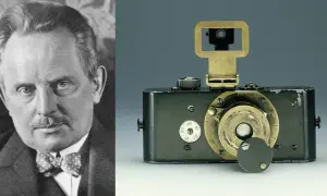 Portret Oskara Barnacka obok jego wynalazku – prototypu aparatu Leica, który zrewolucjonizował fotografię.