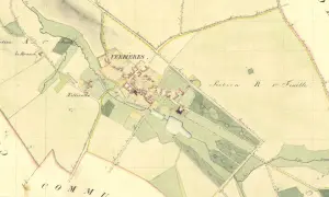 Extrait du géoportail cadastre 1970 : carte ancienne du village de Ferrières, avec ses parcelles, chemins et cours d'eau.