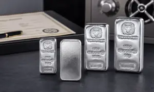 Sztabki srebra Germania Mint: 100g, 500g, 1kg. Obok certyfikat i długopis.