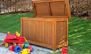 Plac zabaw DIY: Bezpieczny drewniany raj w ogrodzie jak to zrobić?