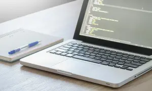 Jak otworzyć stronę html z notatnika i uniknąć typowych błędów
