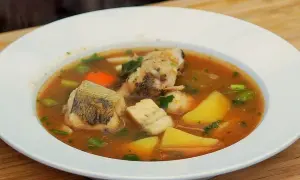Zupa rybna przepis, który zawsze się udaje. Sekrety szefa!