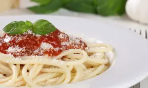 Spaghetti Napoli: Klasyczny przepis w 30 minut idealny sos!