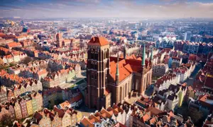 Bazylika Mariacka w Gdańsku, największy ceglany kościół świata. Ciekawostki o tym zabytku i jego widok z lotu ptaka.
