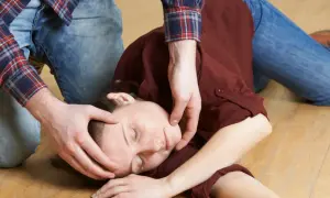 Pozycja boczna: Dlaczego ratuje życie? Instrukcja krok po kroku