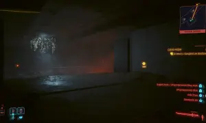 Mroczny korytarz w grze Cyberpunk 2077. Dzień próby, cel: ucieczka ze stadionu. W oddali widać czerwoną łunę i mgłę.