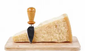 Parmezan do czego? Odkryj wyjątkowe zastosowania w kuchni