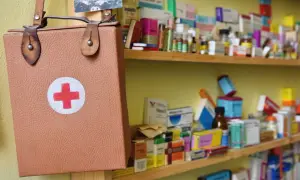 Jak bezpiecznie przewieźć leki bez lodówki? Praktyczny poradnik
