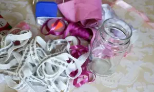Jak zrobić ozdoby w słoiku? Poradnik DIY krok po kroku!