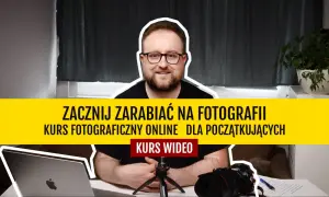 Mężczyzna w okularach zaprasza na kurs fotograficzny online. Może to być pierwszy krok do udziału w międzynarodowych konkursach fotograficznych.