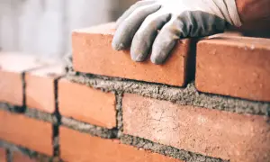 Jak długo schnie zaprawa murarska? Odkryj kluczowe czynniki wpływające na czas schnięcia