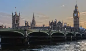 Most brytyjskiego parlamentu i Big Ben. Czy do Anglii potrzebny jest paszport? Tak, po Brexicie.