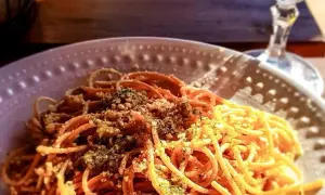 Spaghetti: Jak jeść elegancko i jak Włosi? Uniknij faux pas!
