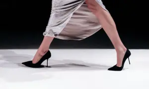 Jak wytrzymać w butach na obcasie bez bólu i dyskomfortu