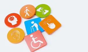 Icone colorate rappresentano ausili per la mobilità e accessibilità: disabilità visiva, uditiva, motoria, anziani, cognitiva e tattile.
