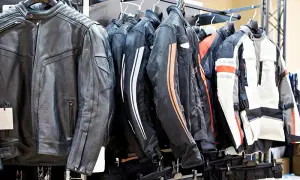 Jak prać kurtkę motocyklową? Skóra i tekstylia bez uszkodzeń