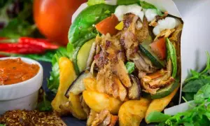 Ile kcal ma kebab rollo? Zaskakujące fakty o kaloriach i składnikach