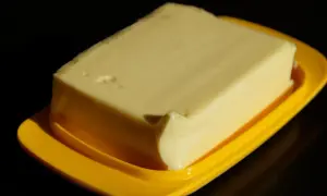Ile kalorii ma masło? Zaskakujące różnice w kaloryczności!